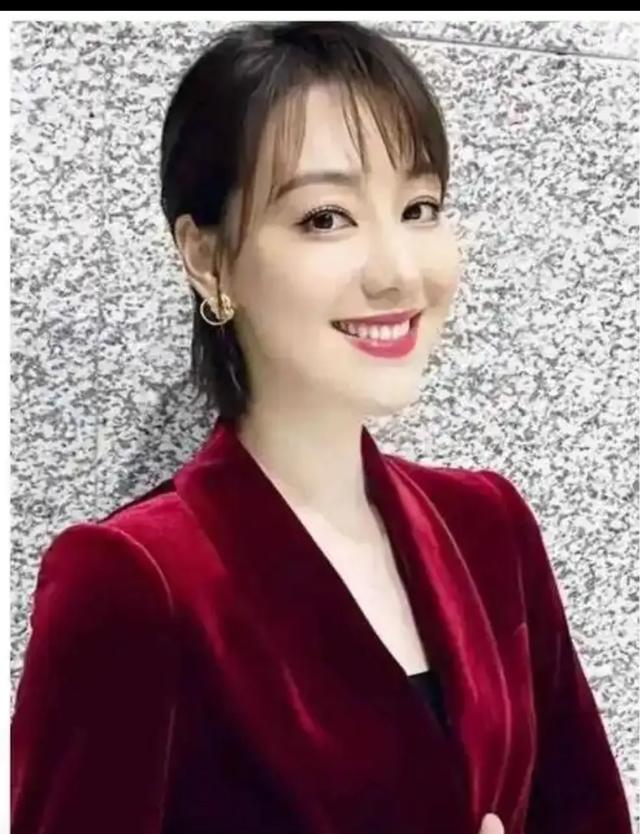 被央视“开除”， 私生活混乱，用陪睡上位，她身上哪个标签是真的