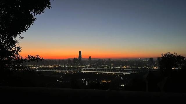 赴岳麓日出，解锁专属于湖大新生的第一份少年意气！