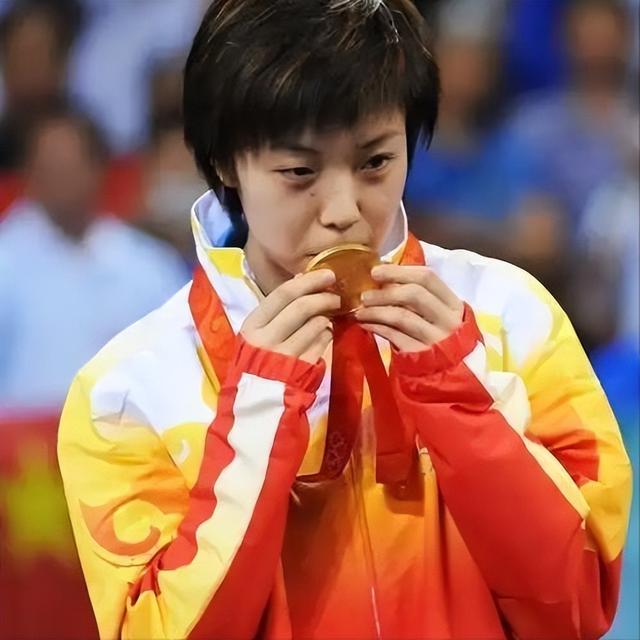 恩爱16年难抵残酷现实，嫁大20岁富豪的张怡宁，如今她后悔也晚了