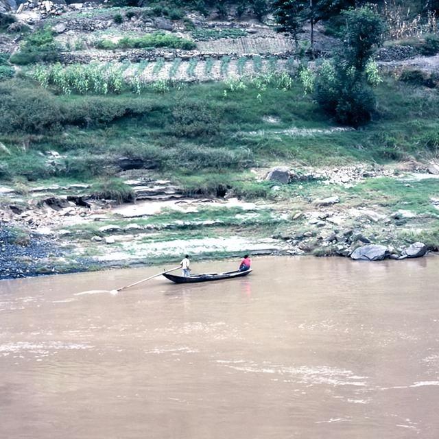 不尽长江滚滚流 1987年