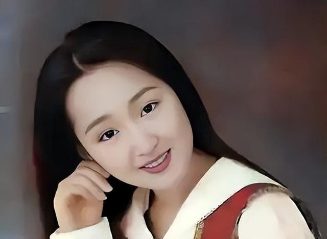 善恶终有报，53岁不婚不育的杨钰莹，原来早已经上了另一条大道！