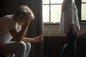 分手后，对方不回消息就是不爱了吗？图片