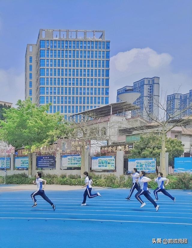 90% 跑者不知道，长期绕圈跑会让腿 “一长一短”，关节还会报废？