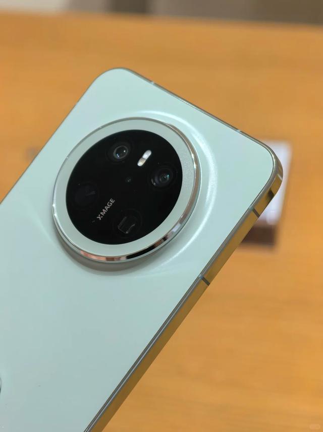 华为反超小米，高端机销量夺冠，雷军笑了，小米16系列马上来