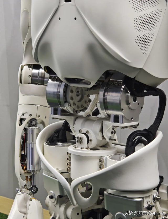 技术领先却输在产能， 何小鹏的3000TOPS能否击败马斯克50万产能？