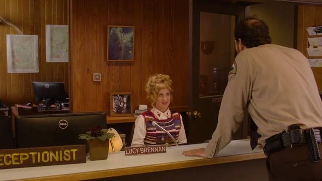 从玻璃箱到红房间：解析《双峰》回归季的超现实密码