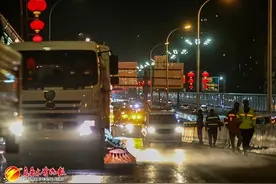 乌鲁木齐快速路全线城市家具“大清洗”图片