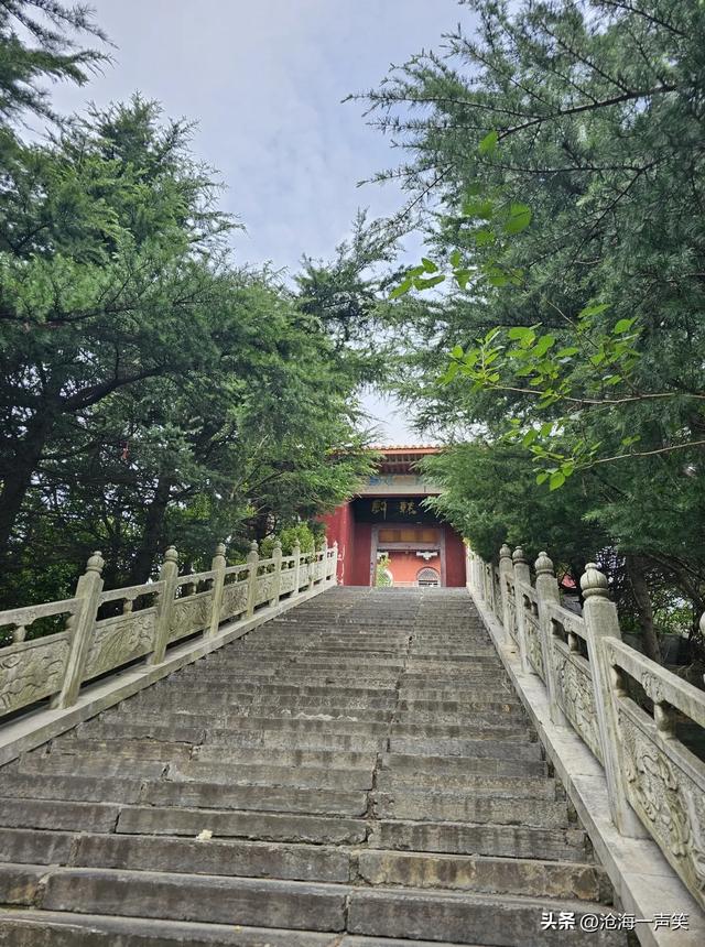 始祖山最高峰，一览众山小，再览风云突变，三览云开雾散