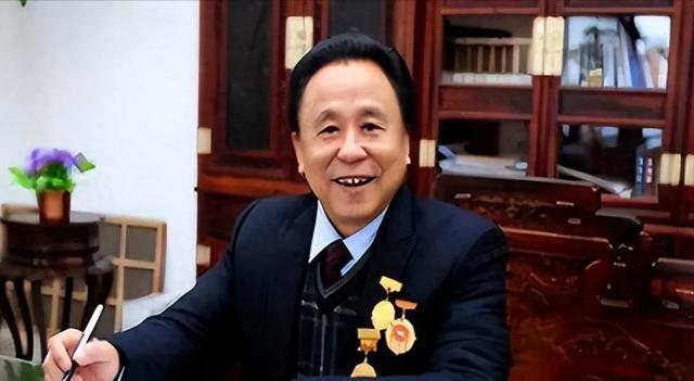 包养10位情妇，睡觉翻牌生下11个私生子，75岁还在拼命生娃！