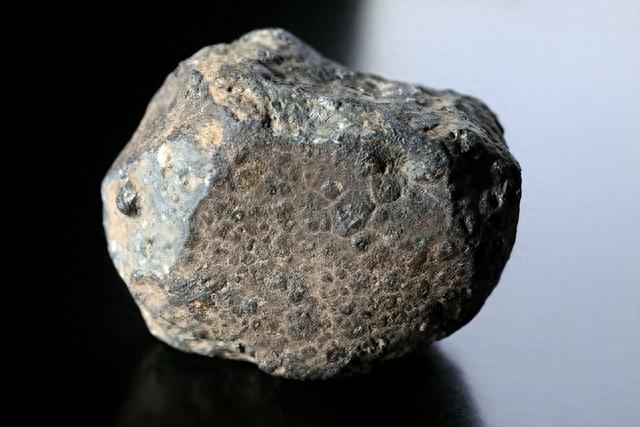 太阳系缺了种陨石？地球深处藏45亿年物质，大碰撞理论被改写