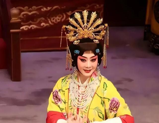 至今未婚未育，身边却有男人陪了近27年！59岁的她才是人间清醒