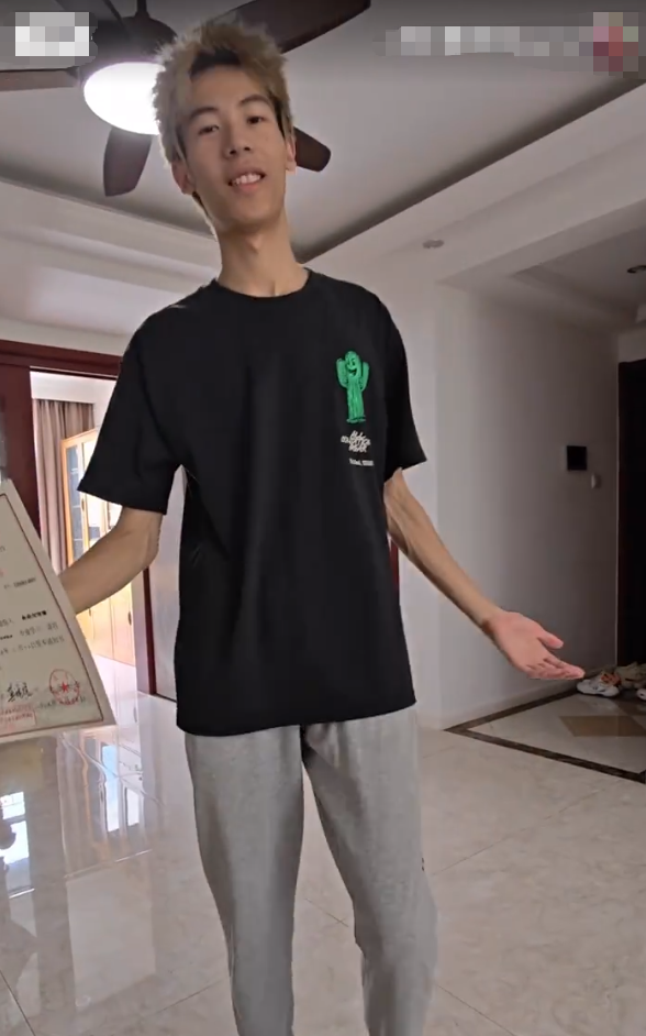 “黄毛男孩”晒北大通知书，因专业被群嘲：也就普通一本水平而已