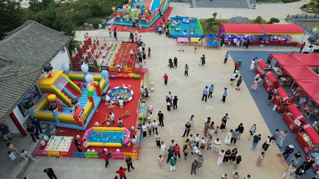 乡宁戎子酒庄夜游嘉年华璀璨启幕西游IP赋能文旅融合新标杆