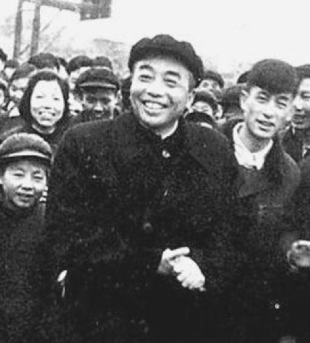 1959年，彭德怀搬离中南海，毛主席得知后吩咐杨尚昆：你去办件事