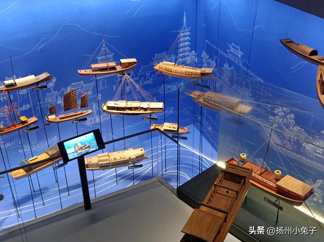 去二号厅，乘船看风景