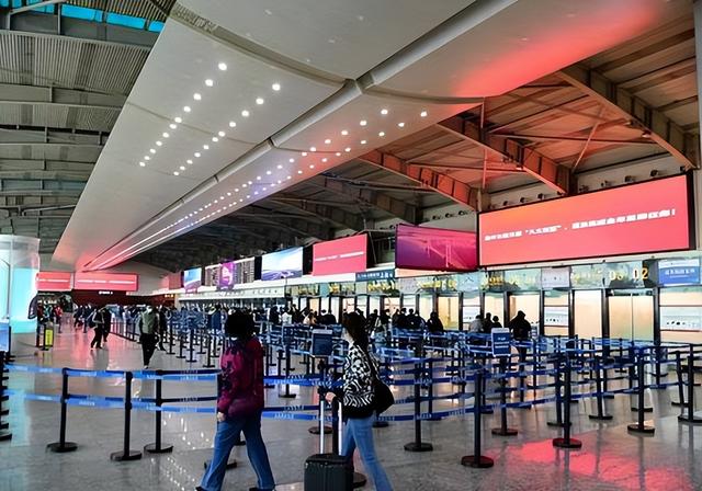 乌克兰姑娘来中国旅游，回国哭3天,坦言乌克兰与中国差距一目了然