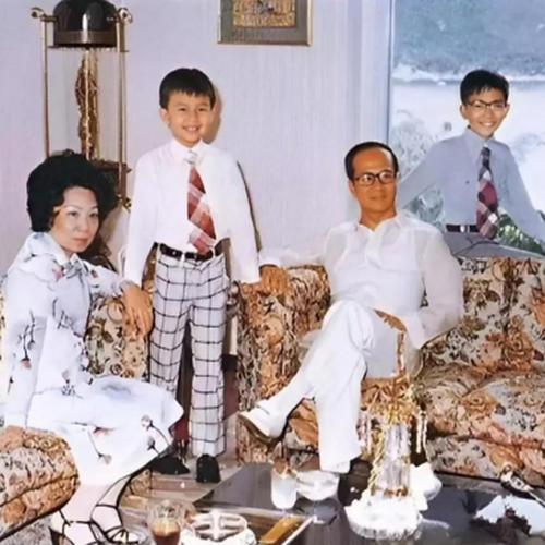 2909亿身价也没用！97岁李嘉诚油尽灯枯，最担心的是两个60岁儿子