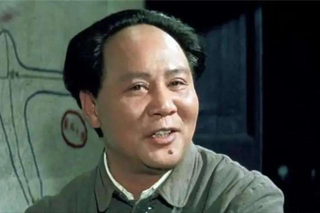 杨尚昆第一次见到古月，不高兴地说：“你一点都不像毛主席”！