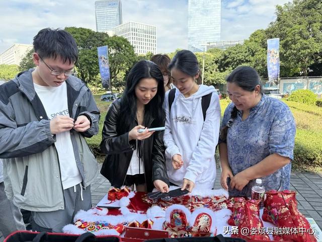 人到山西好风光——娄烦非遗文创、农特产品亮相2025年太原市人才引进宣介深圳专场（深圳大学站）