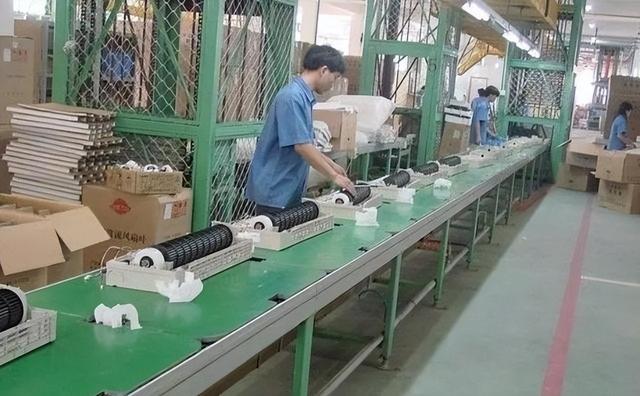 温铁军：中国被美国扒掉了两层皮	，竟还有人妄想让中国做美的助手