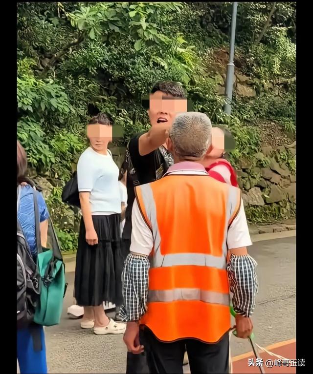 后续！男子大骂景区大爷，身份被扒评论区沦陷，南京文旅意外躺枪