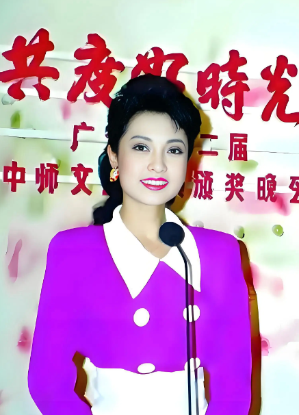 郭晶晶也没想到，79岁公公霍震霆再破天花板，让整个豪门圈沉默了