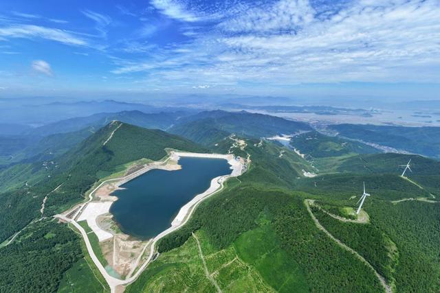 西方专家：看不懂中国，建造的发电站，每消耗100度，才发80度电