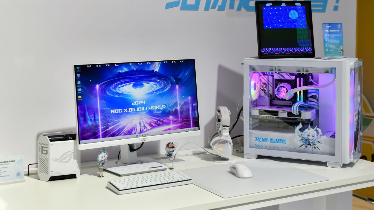 华硕主板惊艳亮相BW2024,跨次元美学引领潮流