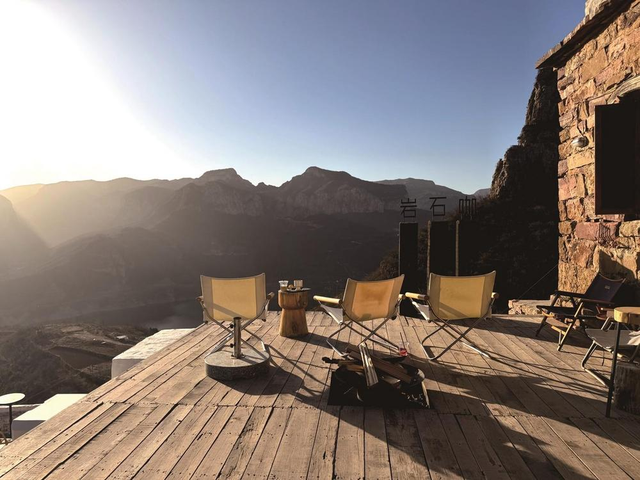 走！白云生处有人家