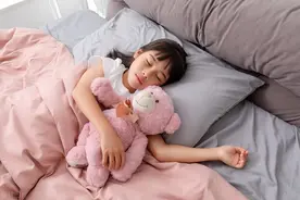 睡眠质量差？可能是受被子颜色影响！图片