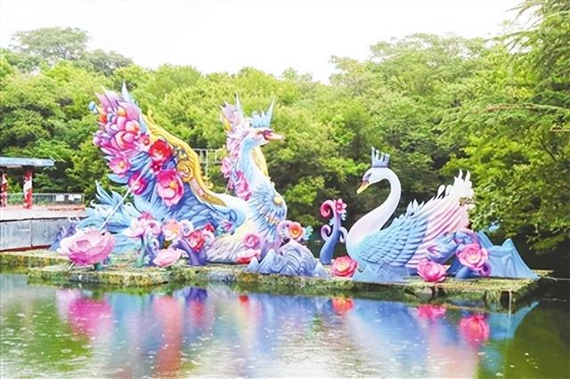 “青岛之夏”艺术灯会持续闪耀两个月 点亮城市之夜成为文旅焦点