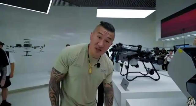 台湾网红馆长露出马脚？直播怒喷大陆网友，网友：他太高看自己了