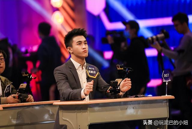 何猷君“霸总”人设崩塌，拖欠工资恶心一幕上演，员工举步维艰