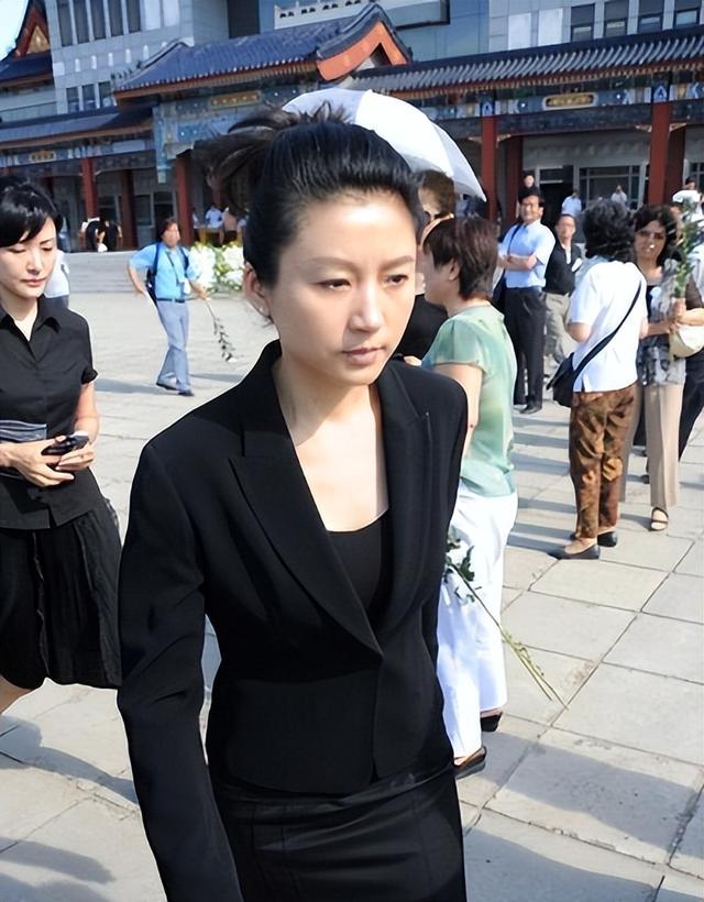 善恶终有报，57岁央视女主持王小丫，原来早已经走上另一条大路