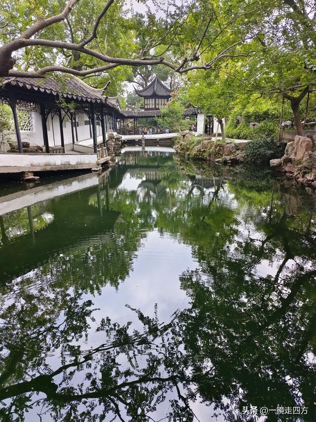 临近国庆，在还很闷热的天气里，游览市内现存最大的园林拙政园