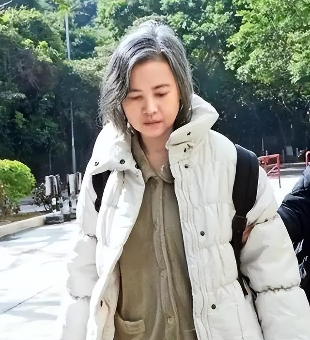 “知情人”曝蓝洁瑛被大佬性侵细节，现场多人围观，无人出手制止