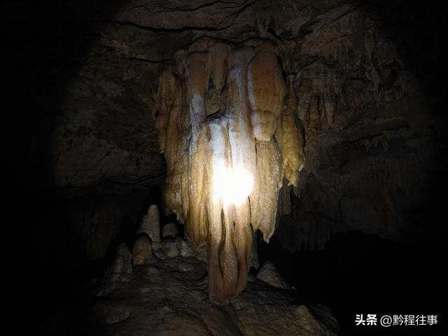 探险贵州深山原始溶洞，遇见一个躲匪洞、一座红军坟