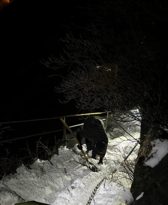 南太行徒步遇大雪，40多岁女驴友坠亡，亲历者发声，死亡如此之近