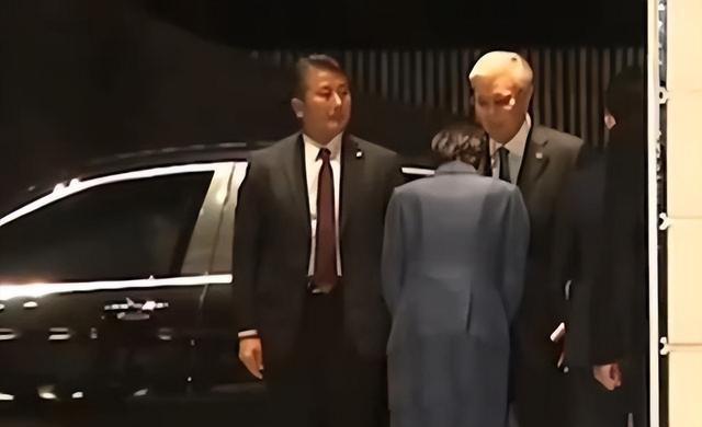 日本天皇亲自出山，对中国的反击正式开始，高市早苗憋出了一妙计