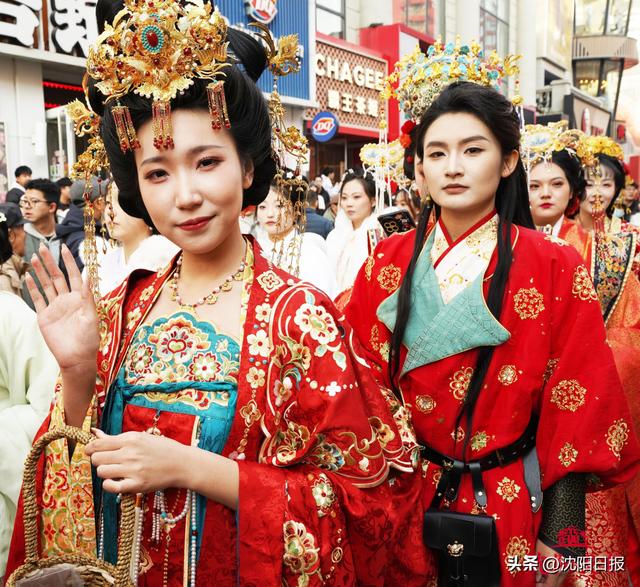 这波古风热潮太惊艳！沈阳汉服节启幕，千年风华点亮中街