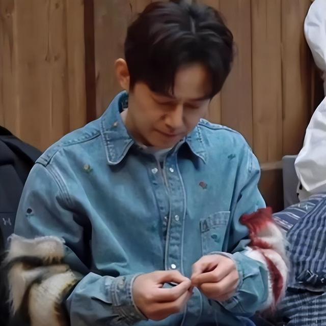 世上没后悔药？无妻无子、与保姆相伴的何炅	，走上了另外一条道路