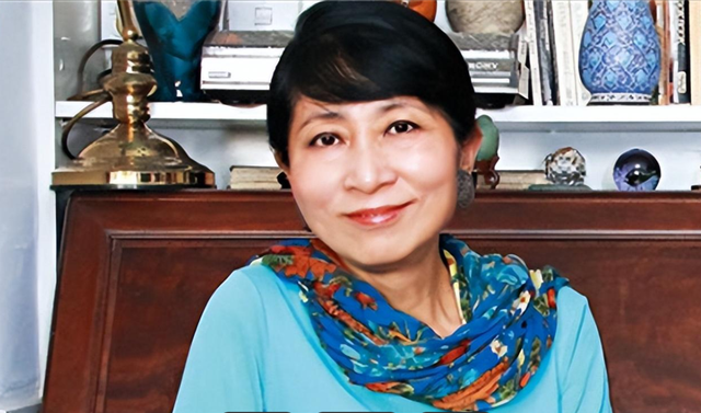 苍天饶过谁！拒唱国歌否认中国籍，俩儿子落户国外，她现状如何？