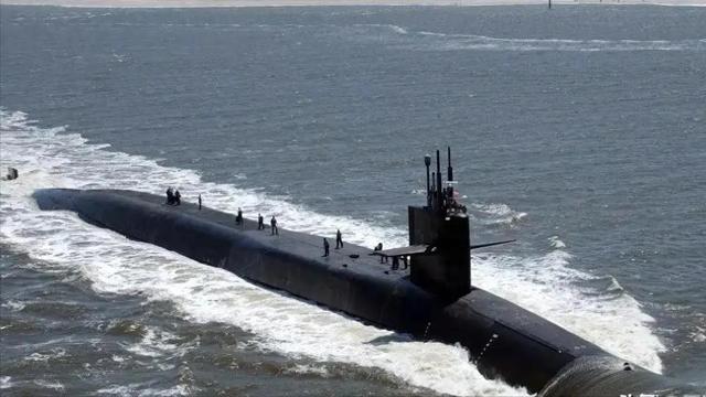 日本叫嚣拥核	，金正恩亲自指挥一颗导弹“砸向日本海	”，高市傻眼