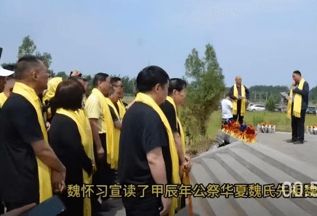 魏育林：国庆早行赴故园，探亲赠谱敬祖先