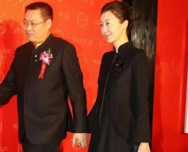 她，主持出身，一婚嫁老师，二婚嫁富二代，三婚嫁歌手，如今怎样