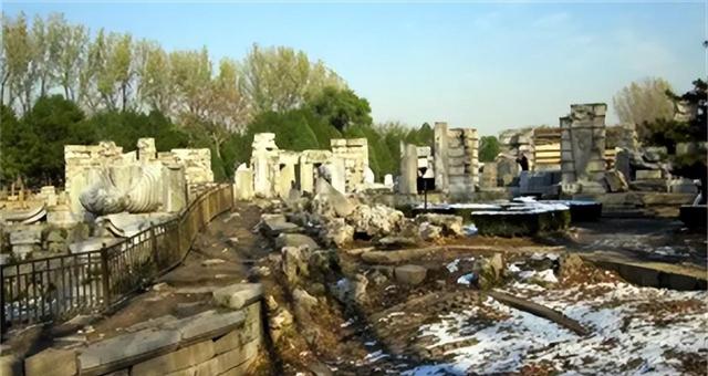 圆明园被毁150年后，专家准备对其修复时，意外发现50000多件文物
