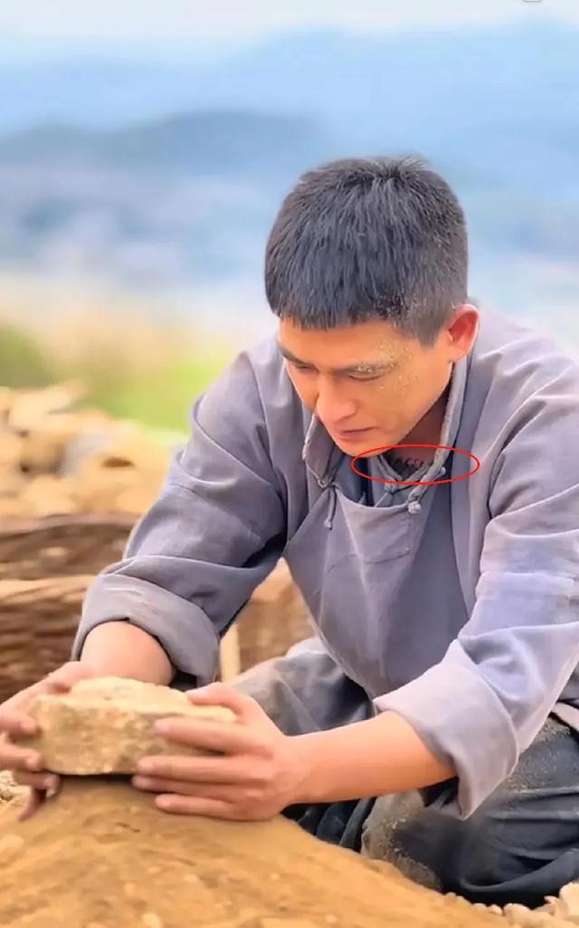 身上8处纹身还演农民？央视《生万物》闭眼选角，张艺谋真说对了