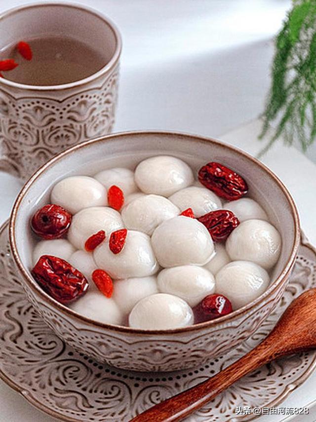 立冬至，饺子暖北，汤圆润南，冬藏岁安