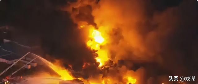 34岁老飞机还上天？美国空难7死11伤！这是拿命送货？