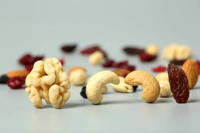 良品铺子退出赵一鸣,但量贩零食的战争远没有结束